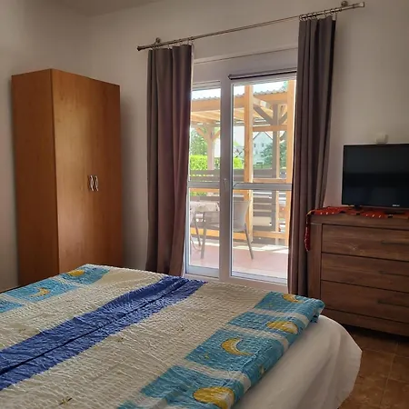 Feriehus Mit Pool, Wlan, Direktem Seezugang